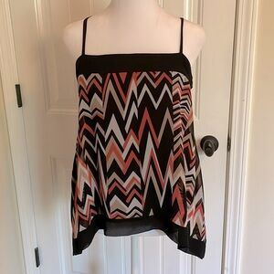 Bebe Extra Small spaghetti strap flowy chevron patterned top Perfect for summer!